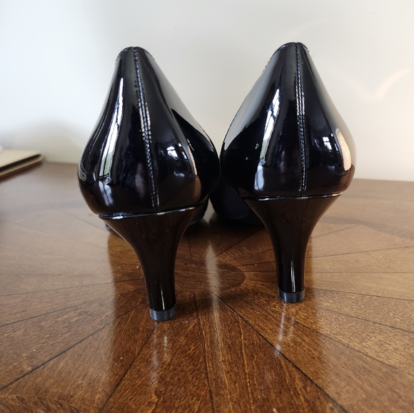 Heels - Picture 2 of 5